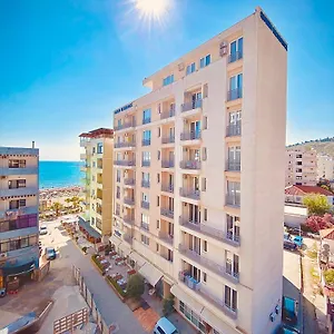 Queen Aparthotel